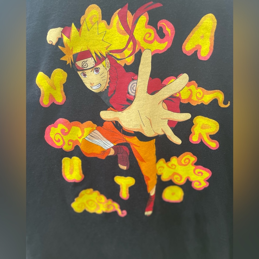 EUC Men’s Medium Naruto Long Sleeve Tee
